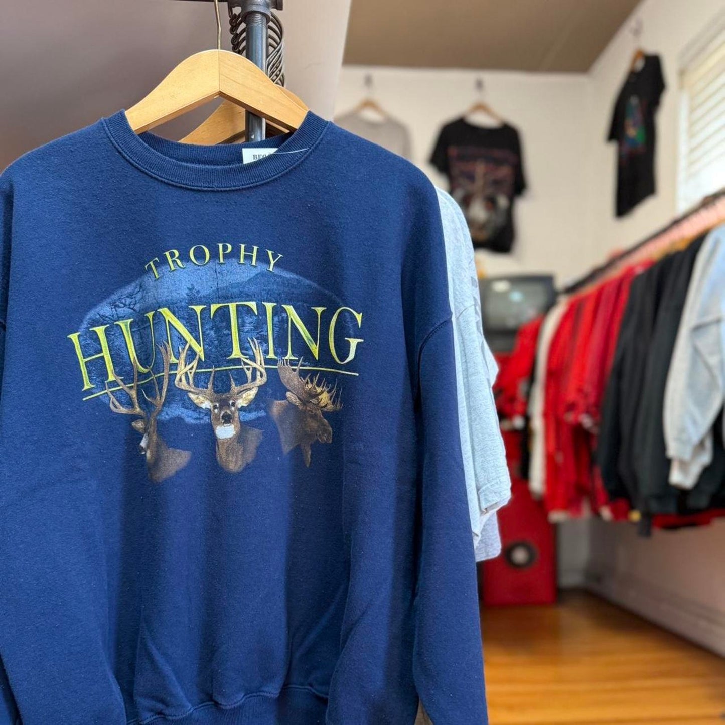 Vintage Y2K Trophy Hunting Animal Nature Crewneck - Large