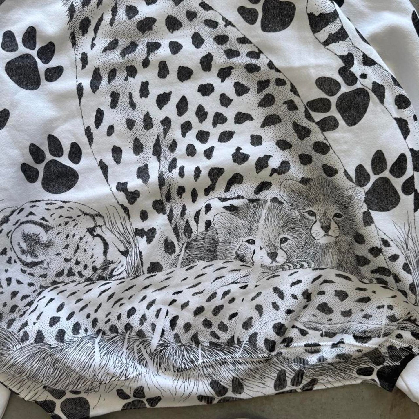 Vintage 90s Cheetah Animal All Over Print Crewneck - X-Large