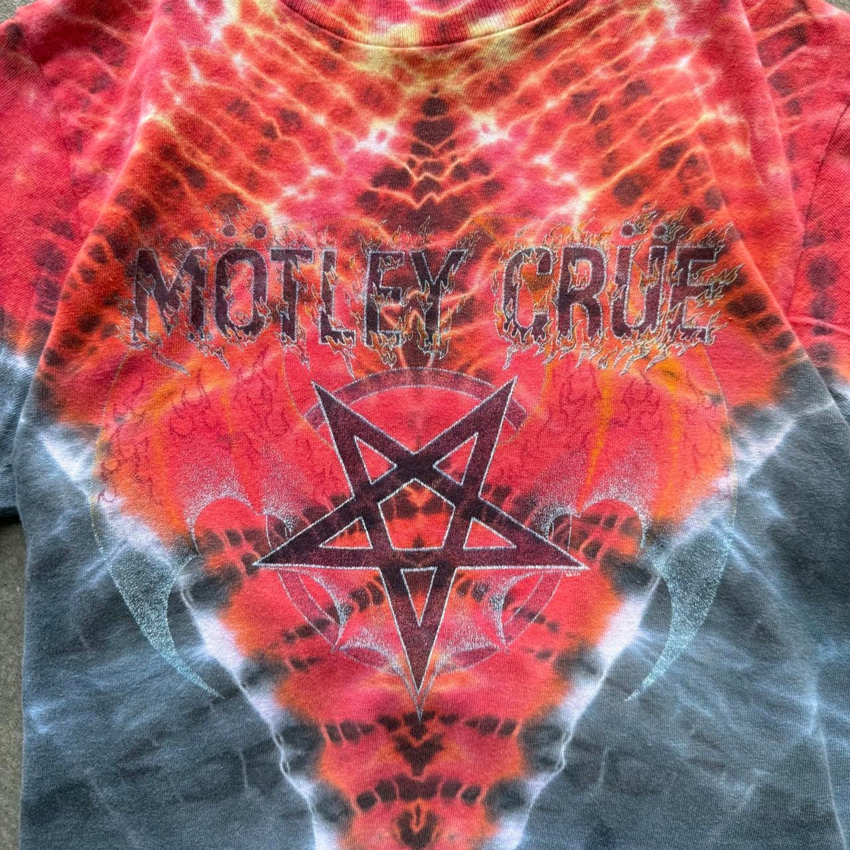 Vintage 90s Motley Crew Scream at the Devil Band T-Shirt - Small