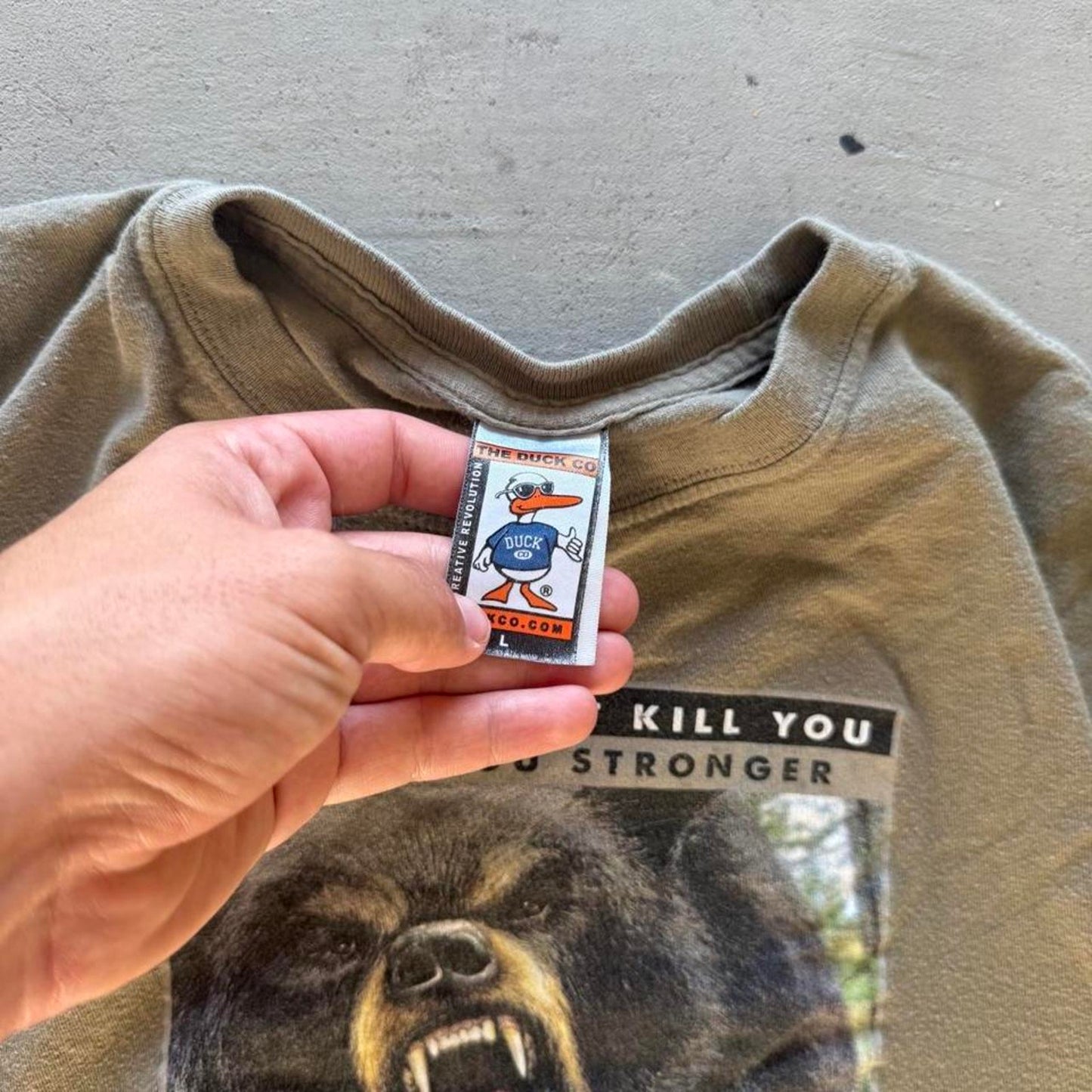 Vintage 90s Bear What Doesn’t Kill You T-Shirt - Large (W)