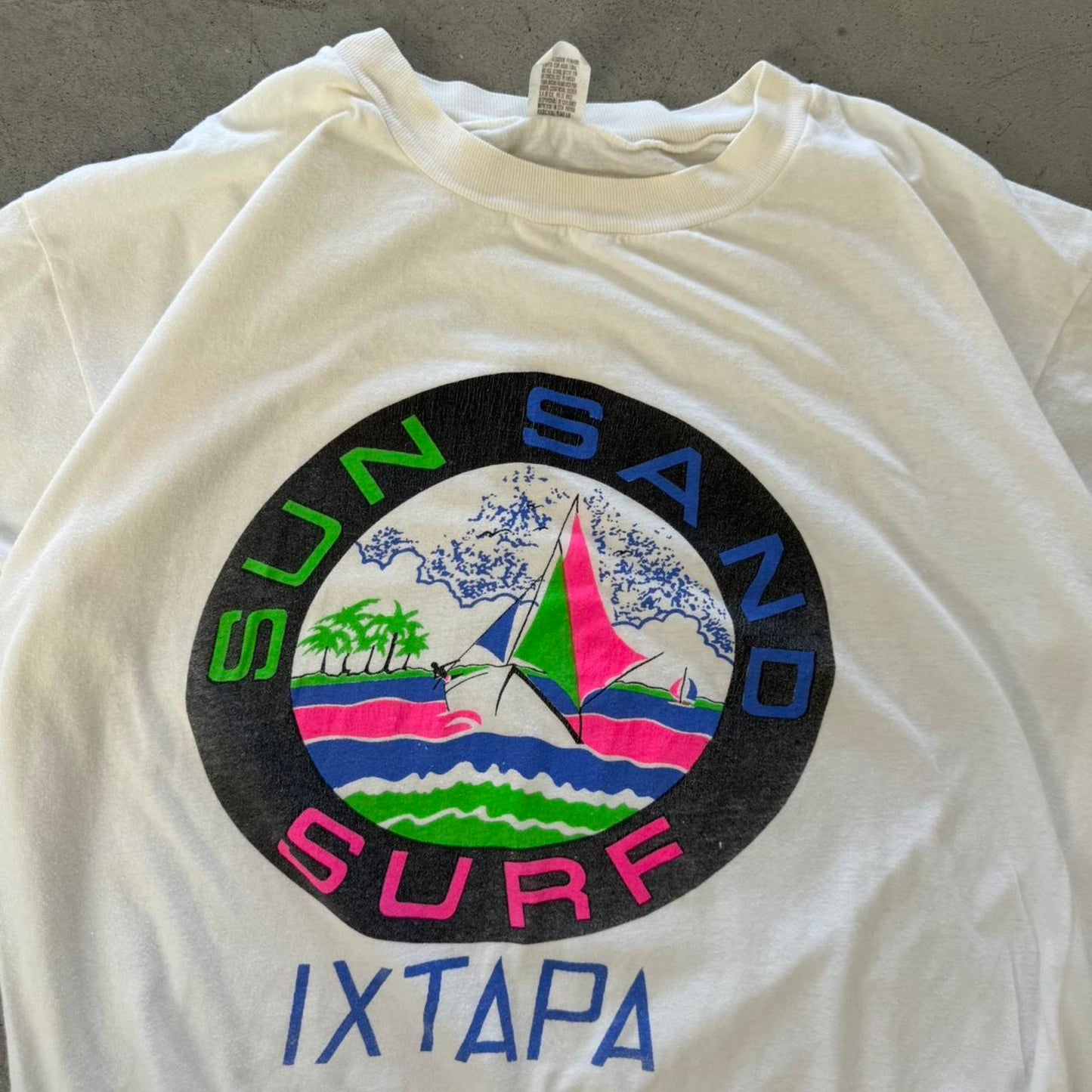 Vintage 80s Sun Sand Surf Ixtapa Beach T-Shirt - Large