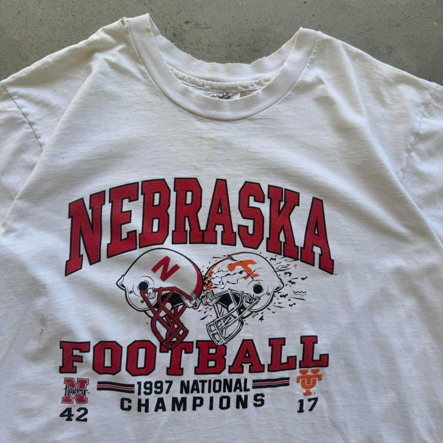 Vintage 1997 Nebraska Football Huskers Vs Tennessee Vols Championship T-Shirt - X-Large