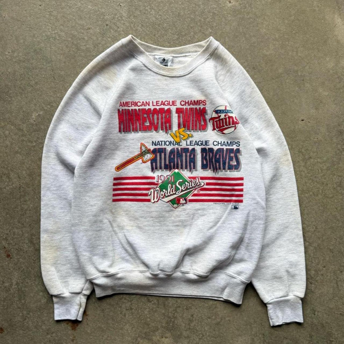 Vintage 1991 MLB Minnesota Twins Vs Atlanta Braves Distressed Crewneck - Large