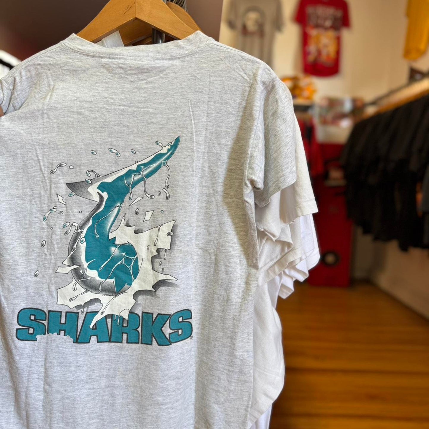 Vintage 90s San Jose Sharks Nutmeg Burst NHL T-Shirt - Large (W)