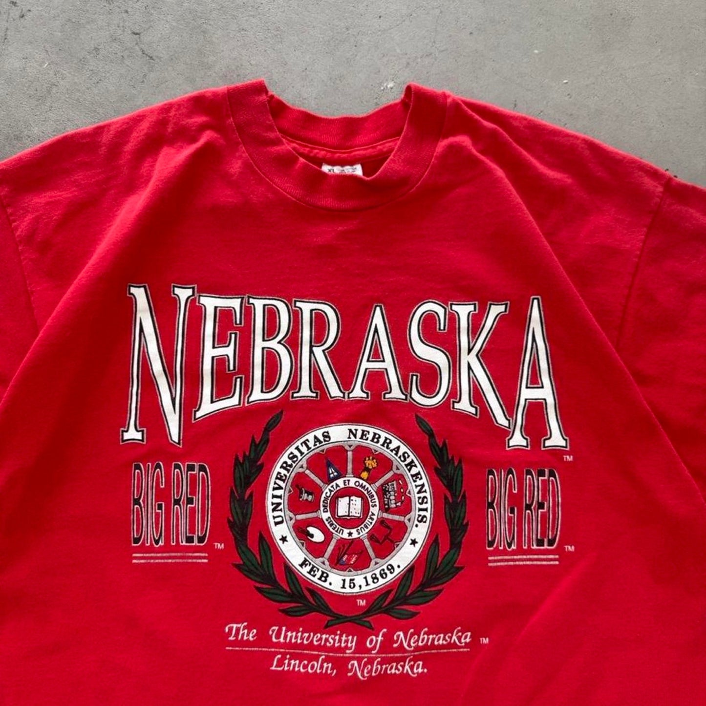 Vintage 90s Nebraska Huskers Big Red School Crest T-Shirt - X-Large