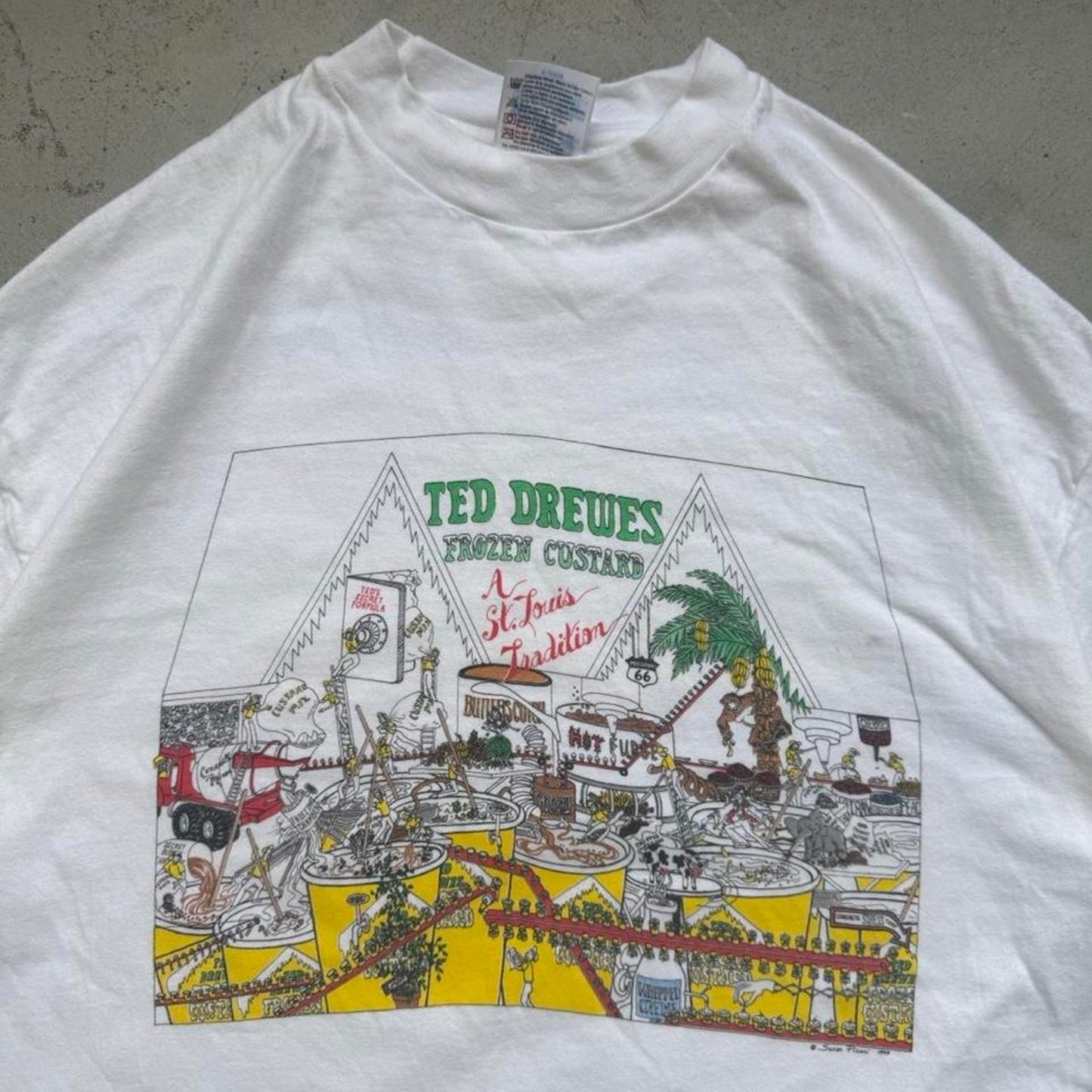 Vintage 90s Ted Drewes Frozen Custard Art Style T-Shirt - X-Large