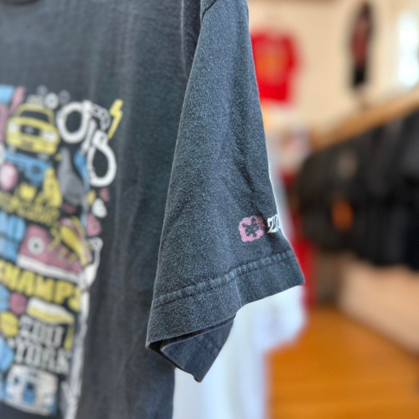 Vintage Y2K Zoo York Graffiti T-Shirt - Medium (W)