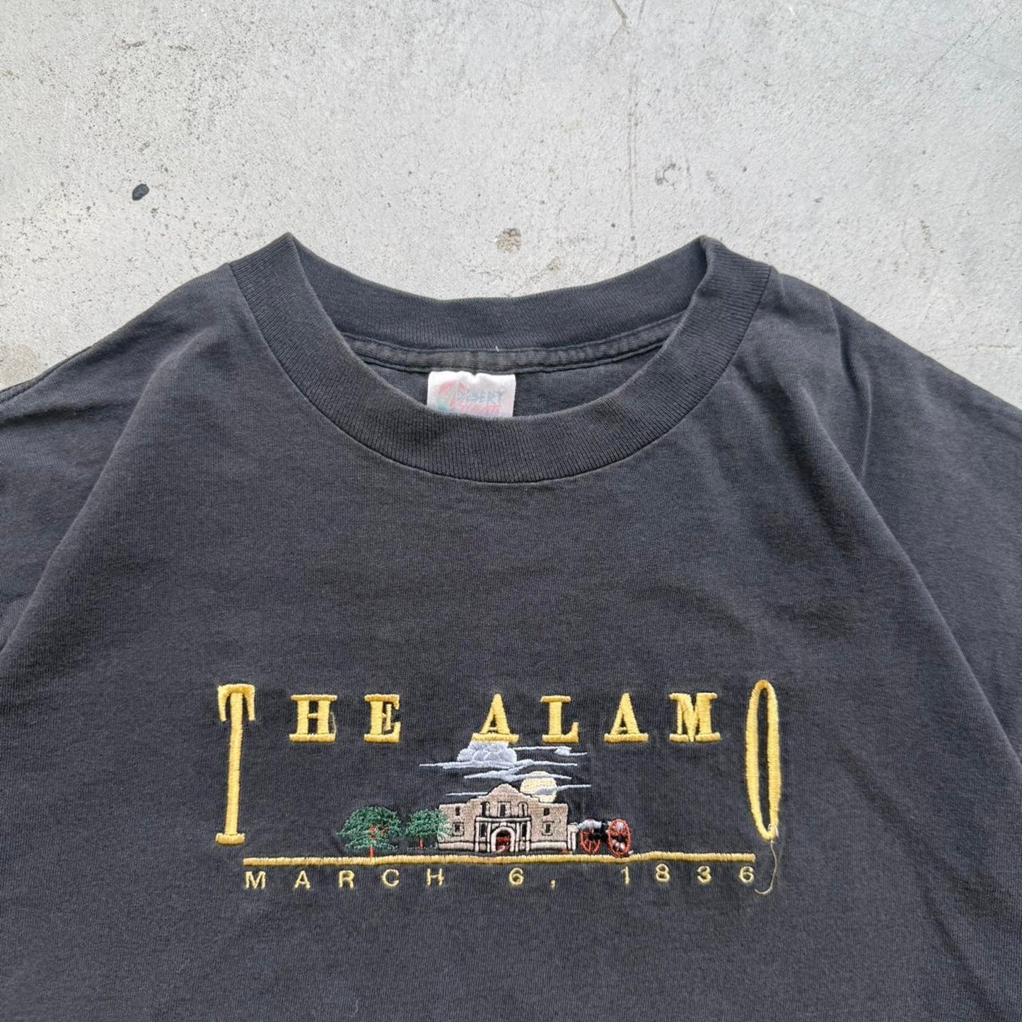 Vintage 90s The Alamo Embroidered T-Shirt - Large