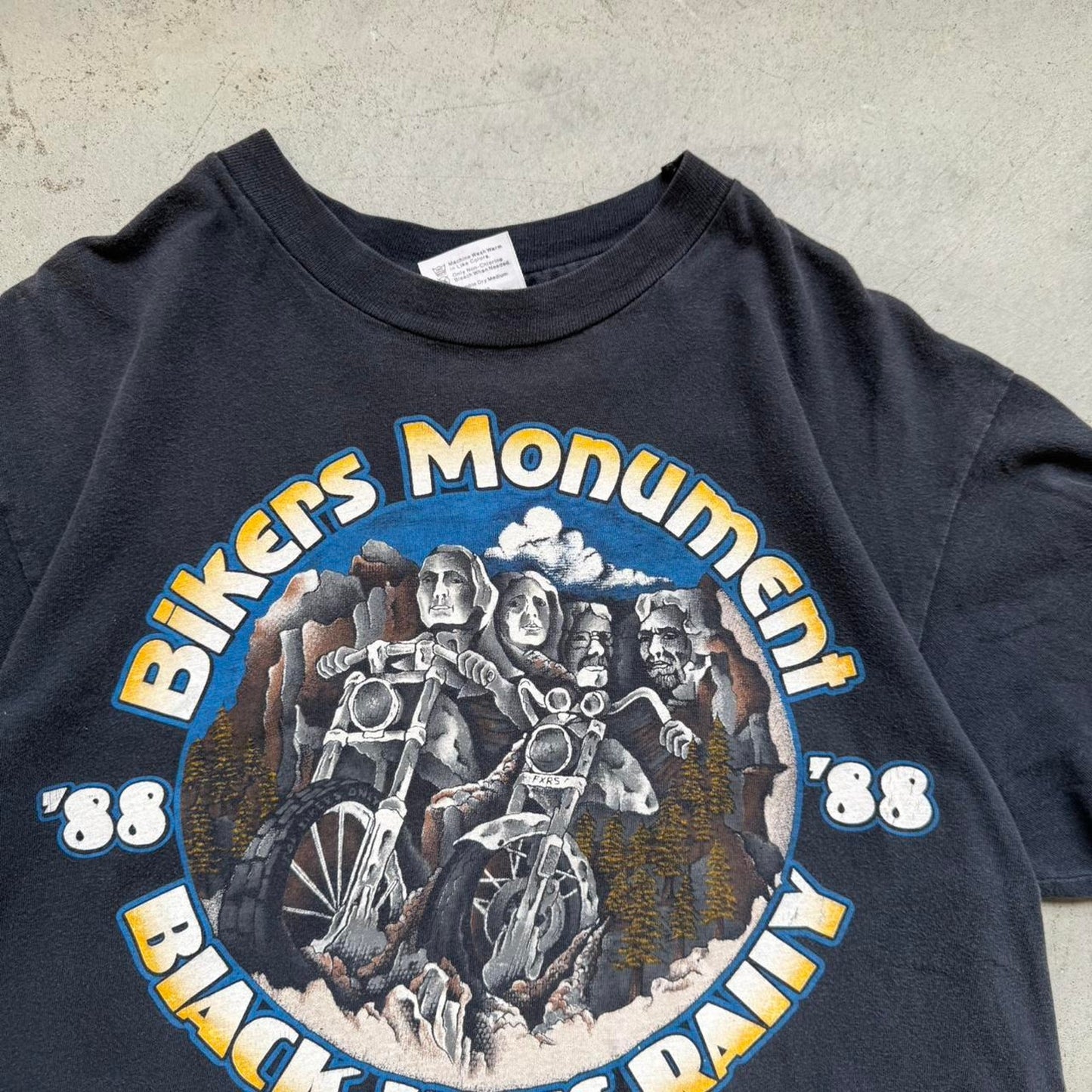 Vintage 1988 Black Hills Rally Bikers Monument Motorcycle T-Shirt - Large