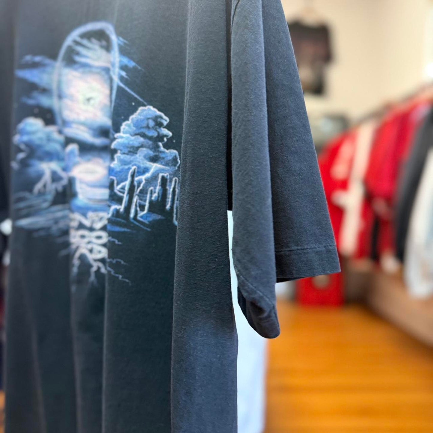 Vintage 2000 Millenium Lightning T-Shirt - X-Large