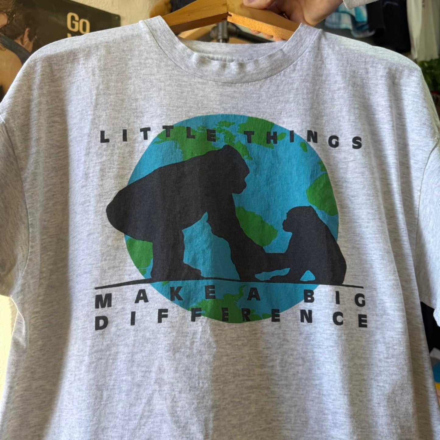 Vintage 90s Omaha Henry Doorly Zoo Gorilla Make a Big Difference Animal T-Shirt - X-Large