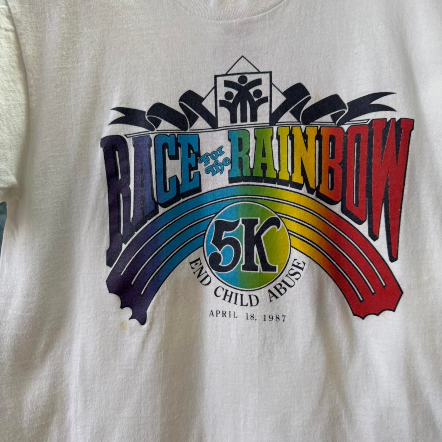 Vintage 80s Race for the Rainbow Apple Computers T-Shirt - Medium