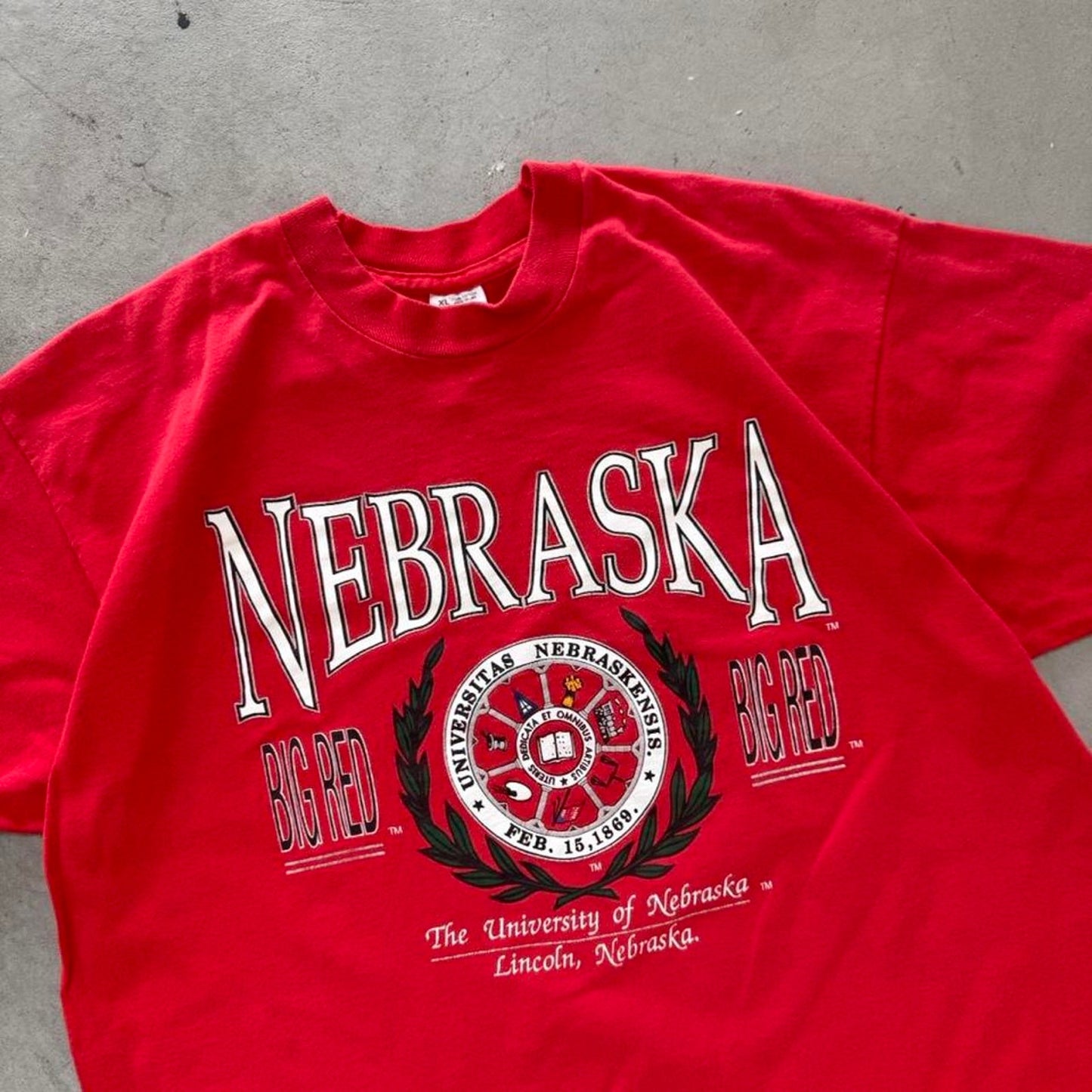 Vintage 90s Nebraska Huskers Big Red School Crest T-Shirt - X-Large