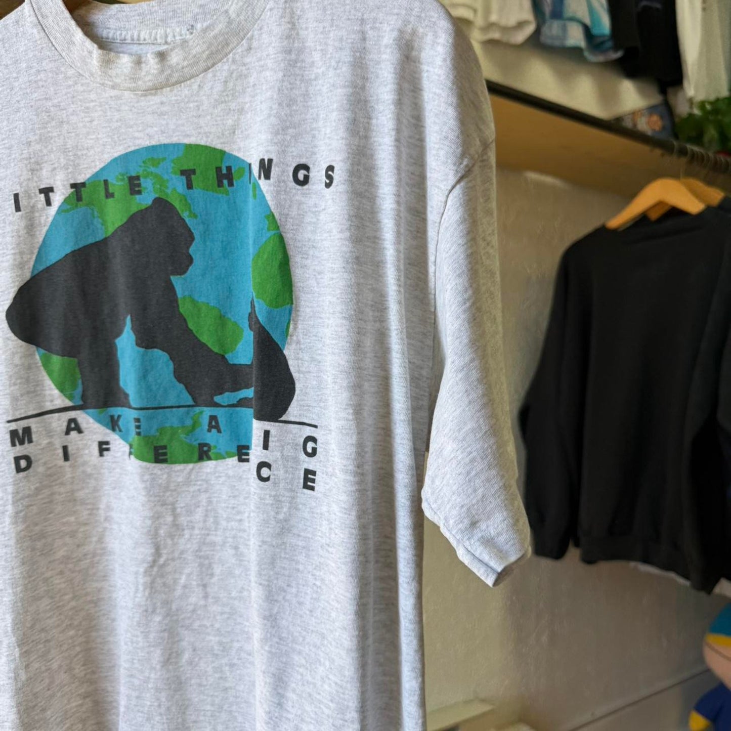 Vintage 90s Omaha Henry Doorly Zoo Gorilla Make a Big Difference Animal T-Shirt - X-Large