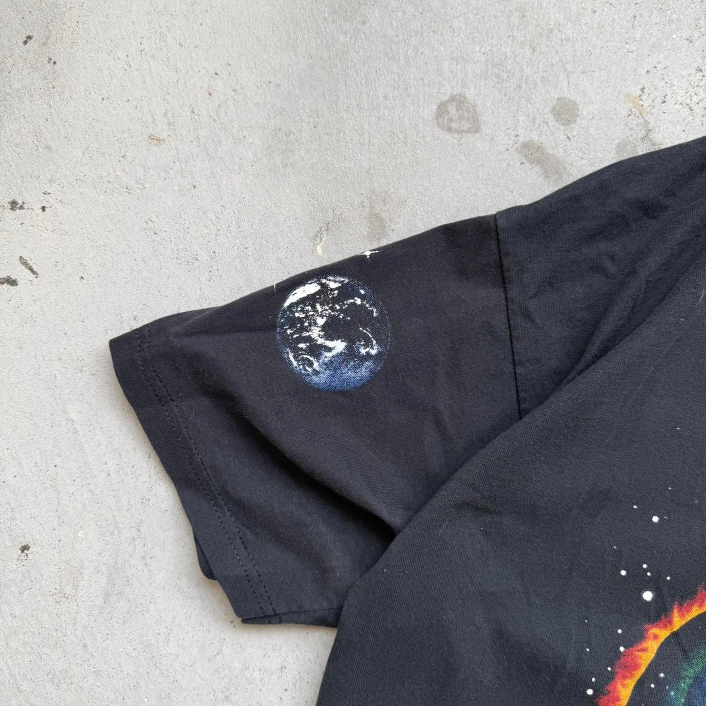 Vintage 90s Alien Earth Space T-Shirt - Large