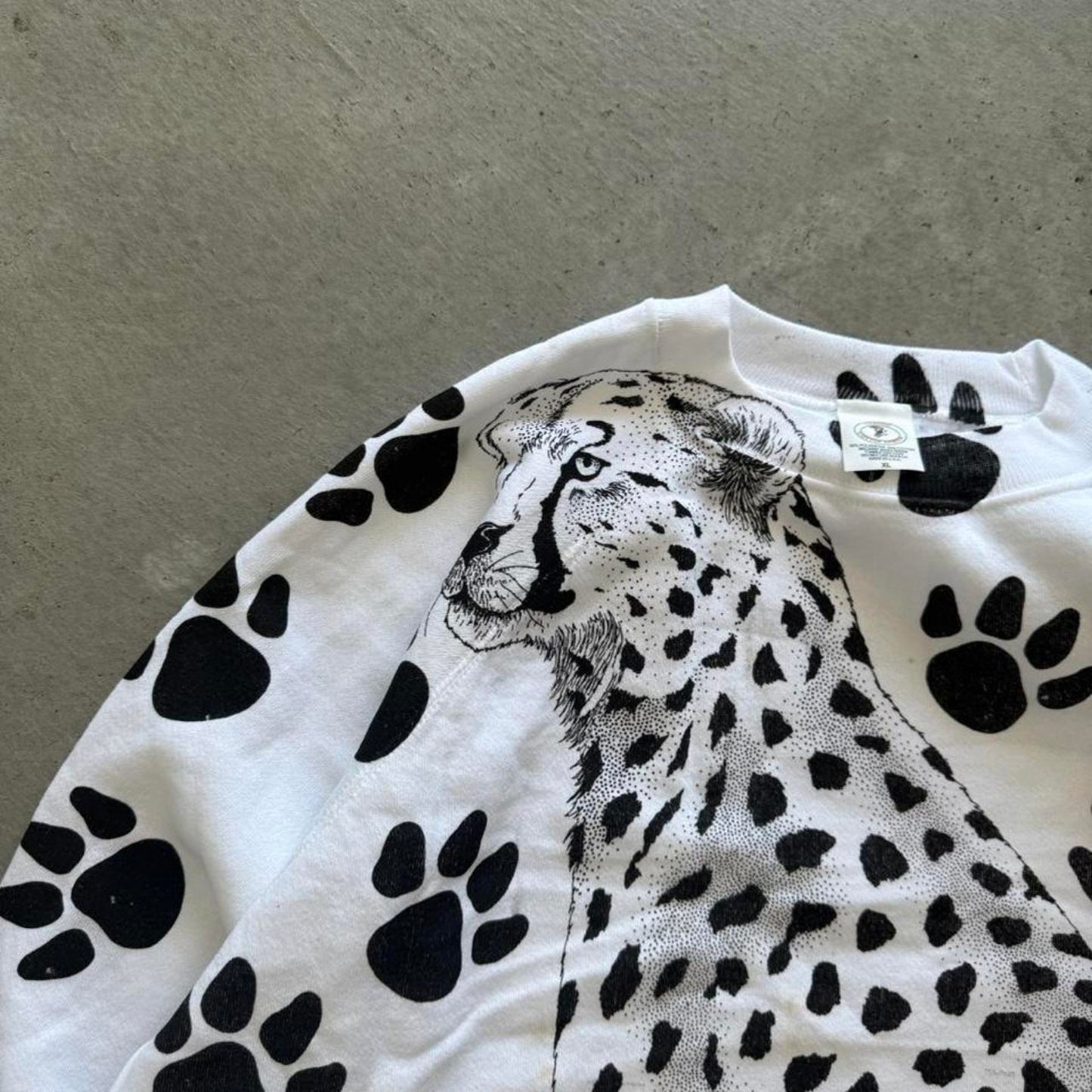 Vintage 90s Cheetah Animal All Over Print Crewneck - X-Large