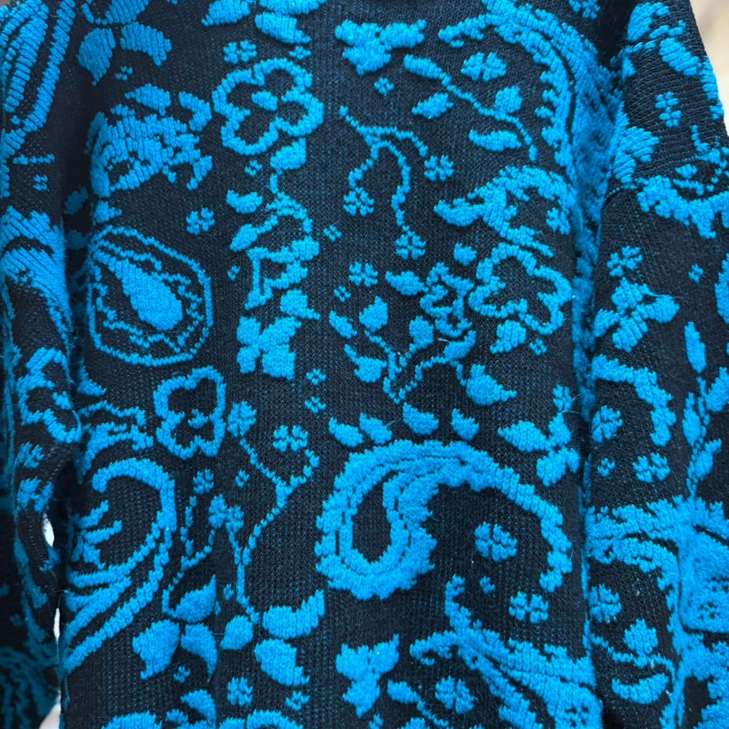Vintage 90s Paisley Patterned Sweater - Large