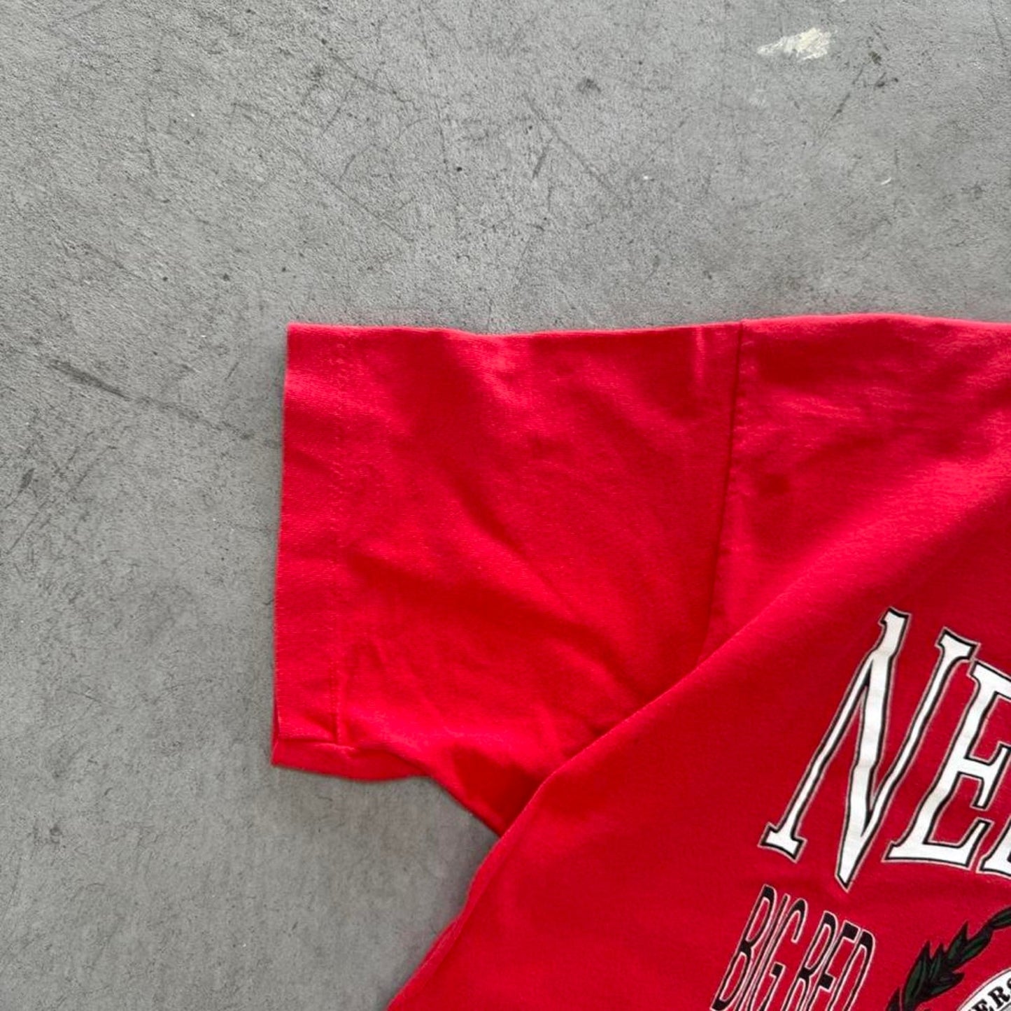 Vintage 90s Nebraska Huskers Big Red School Crest T-Shirt - X-Large