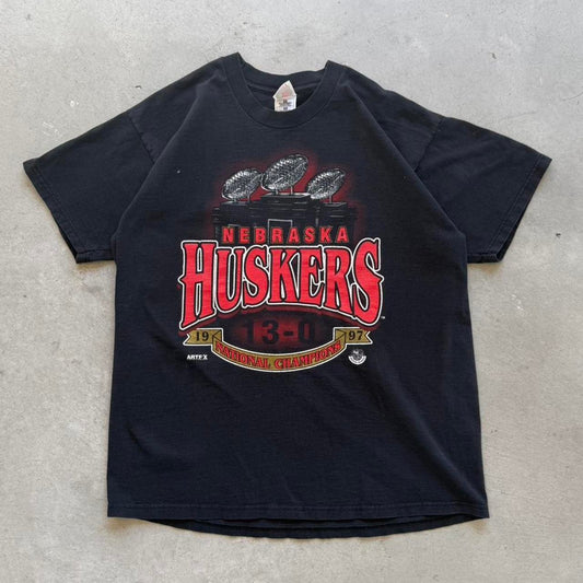 Vintage 1997 Nebraska Huskers 3 Peat Trophy Championship T-Shirt - X-Large