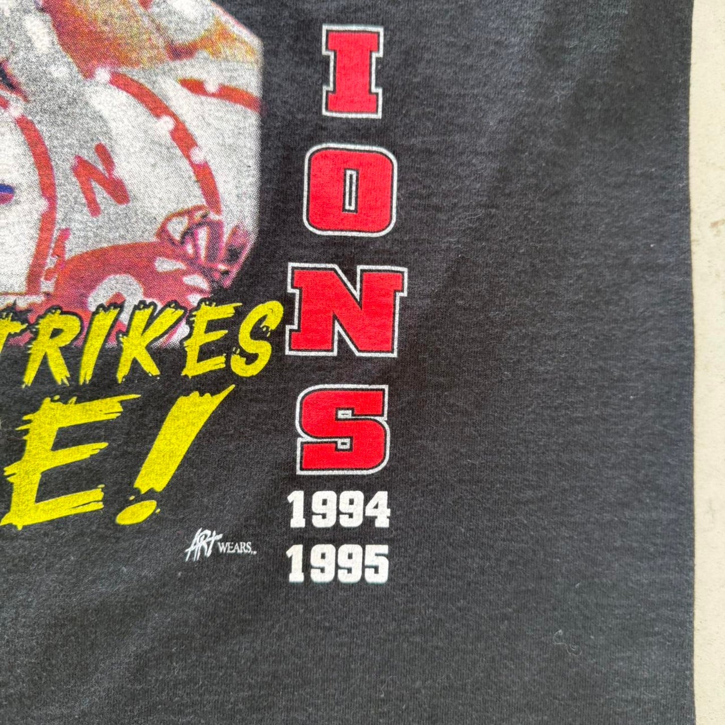 Vintage 1995 Nebraska Huskers Lightning Strikes Twice Champions T-Shirt - Large