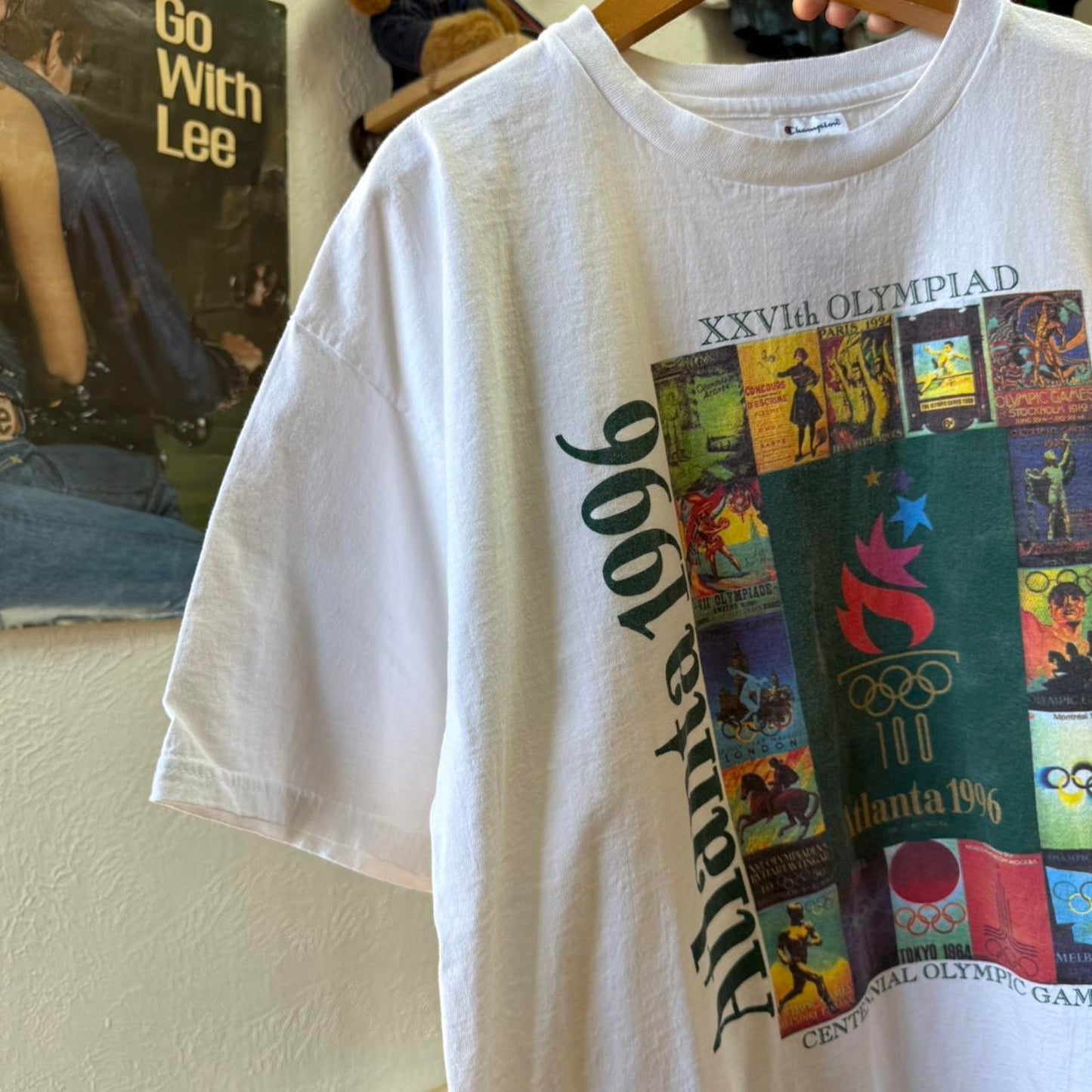 Vintage Atlanta 1996 Olympics Art Style T-Shirt - X-Large