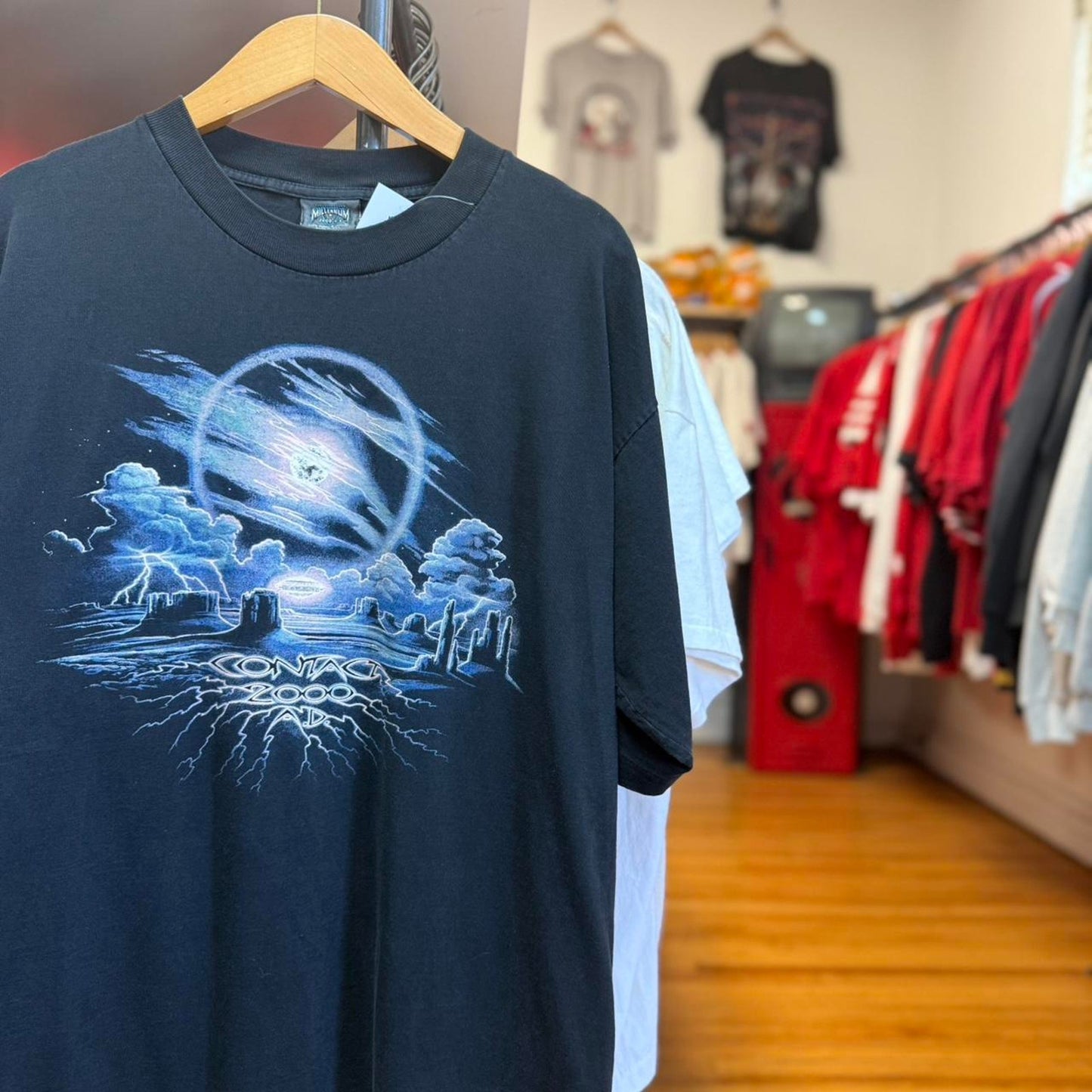 Vintage 2000 Millenium Lightning T-Shirt - X-Large