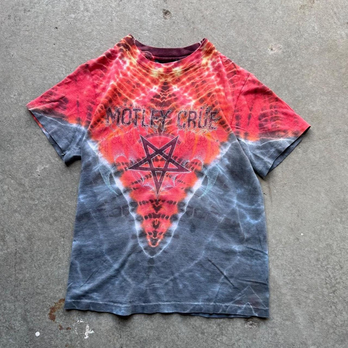 Vintage 90s Motley Crew Scream at the Devil Band T-Shirt - Small