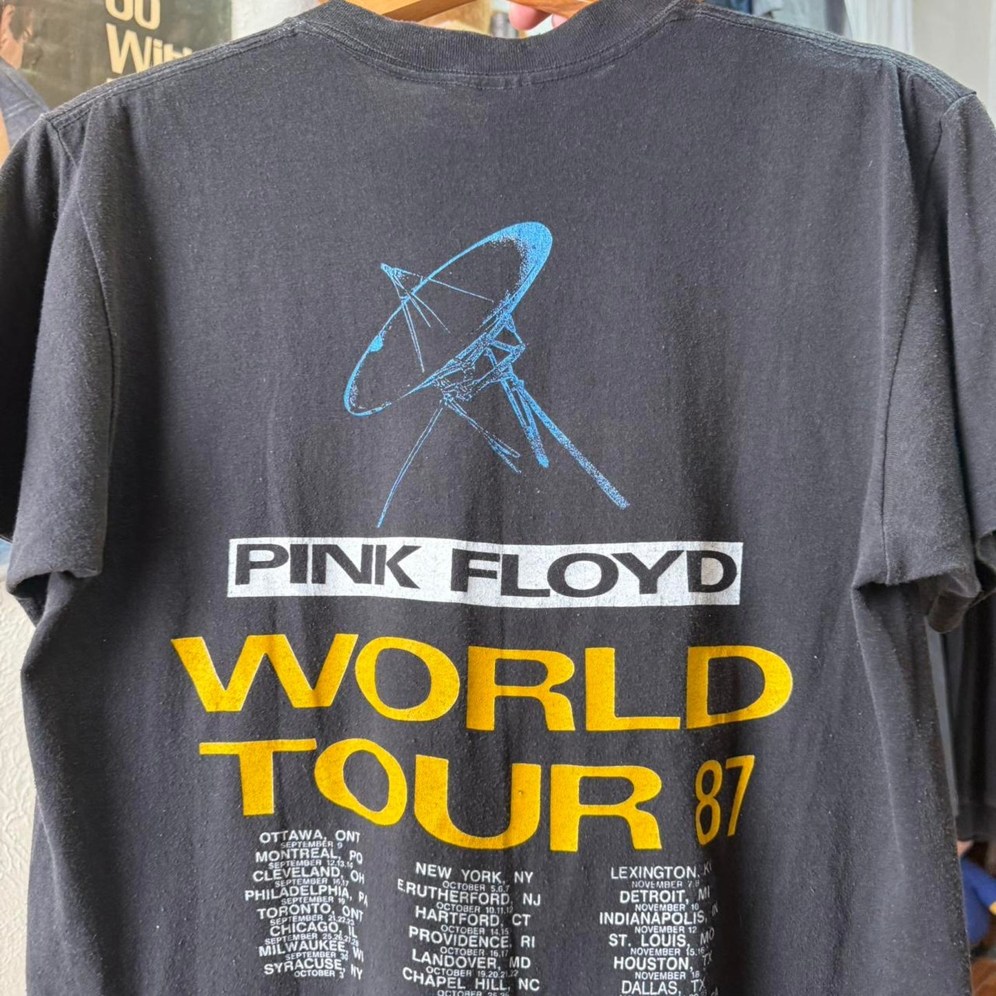 Vintage 1987 Pink Floyd World Tour Band T-Shirt - Large