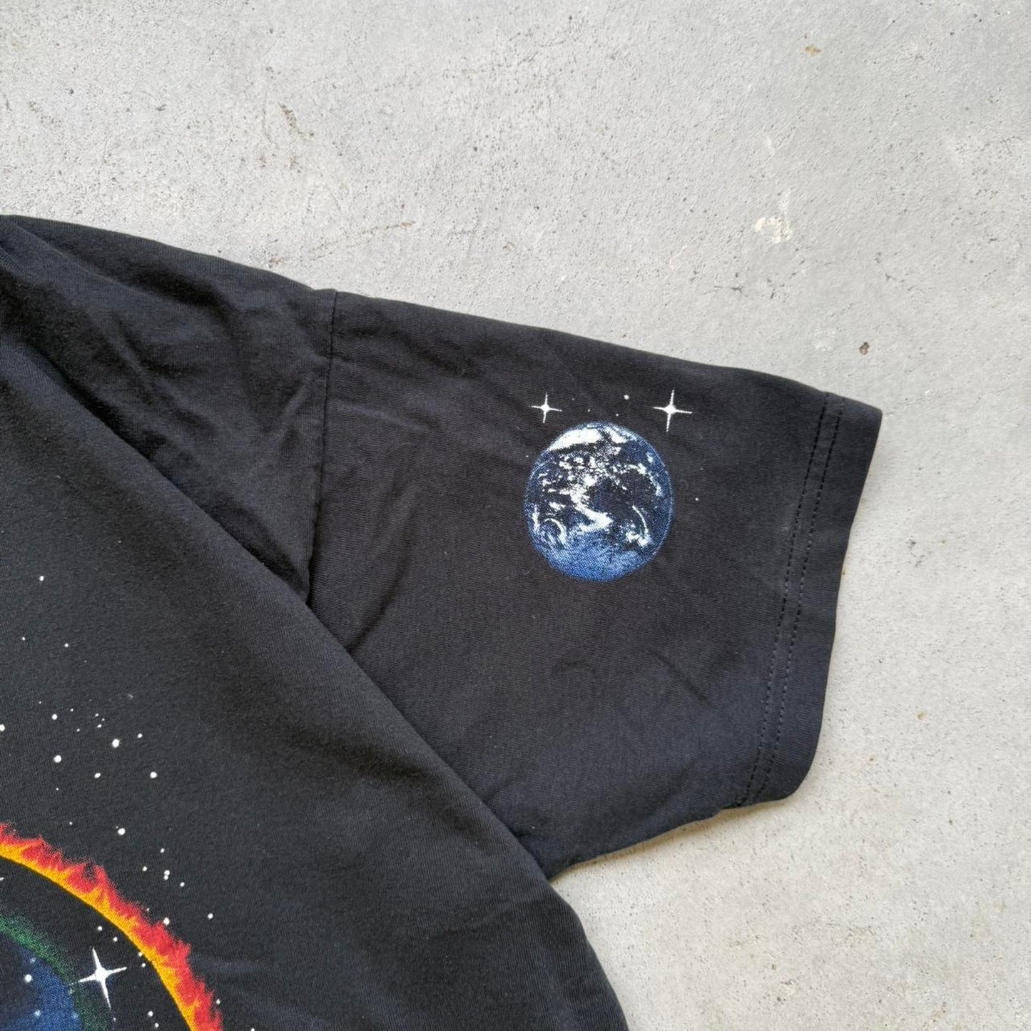 Vintage 90s Alien Earth Space T-Shirt - Large