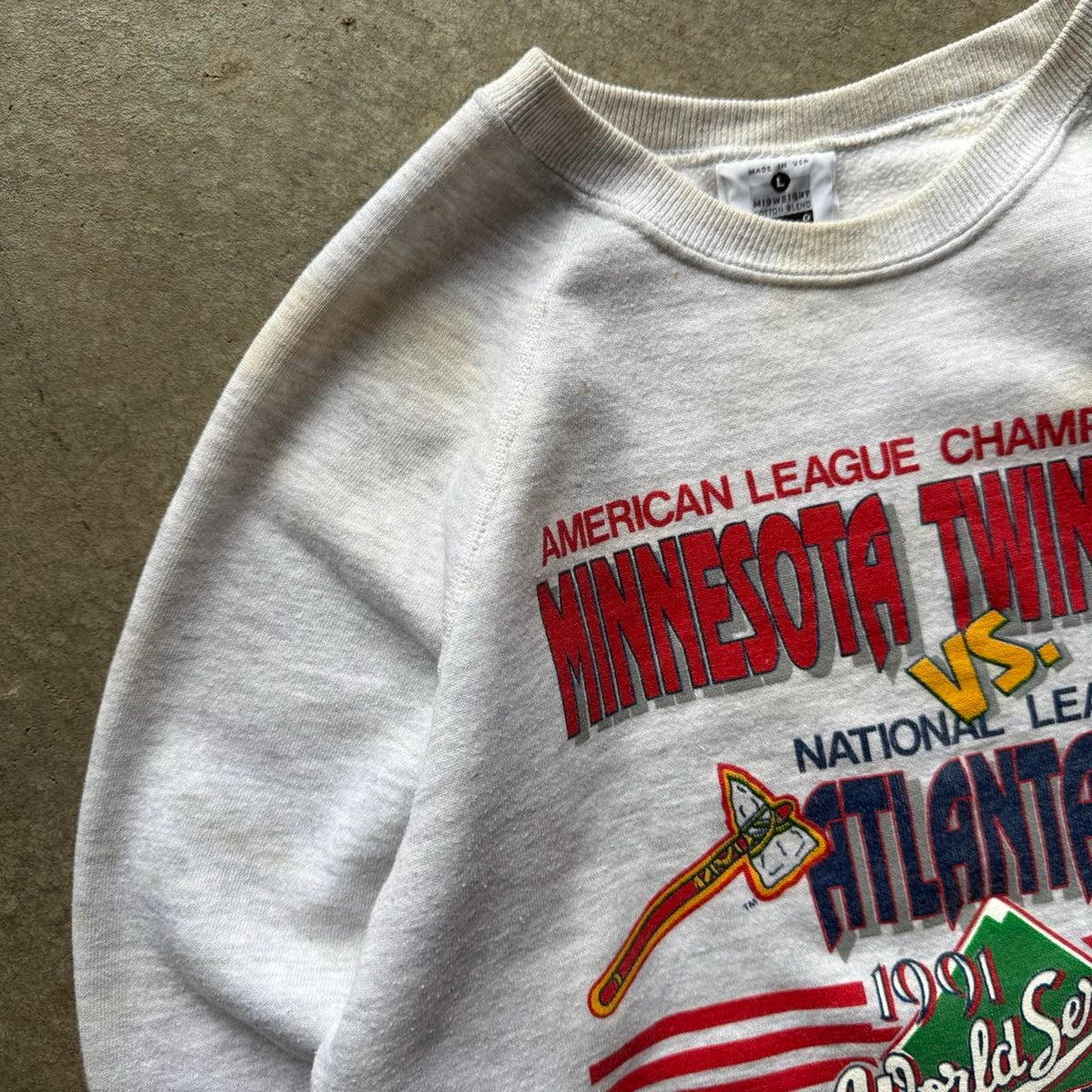 Vintage 1991 MLB Minnesota Twins Vs Atlanta Braves Distressed Crewneck - Large