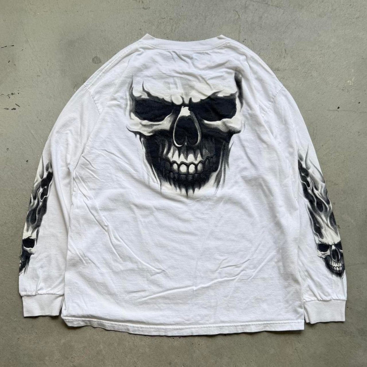 Vintage Y2K Flaming Skull Sleeve T-Shirt - X-Large