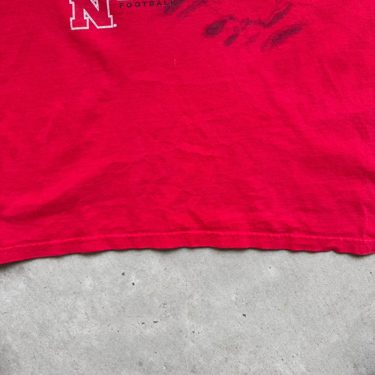 Vintage Y2K Nebraska Huskers Claw Through Helmet T-Shirt - Large