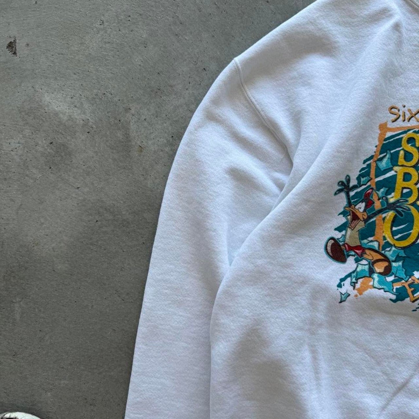 Vintage 90s Six Flags Looney Tunes Cartoon Crewneck - Large