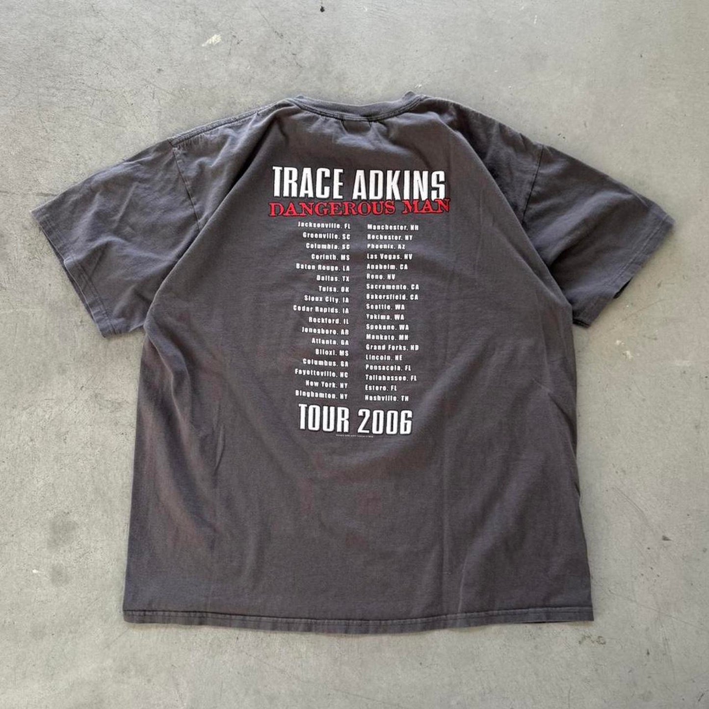 Vintage 2006 Trace Adkins Dangerous Man Country T-Shirt - XX-Large