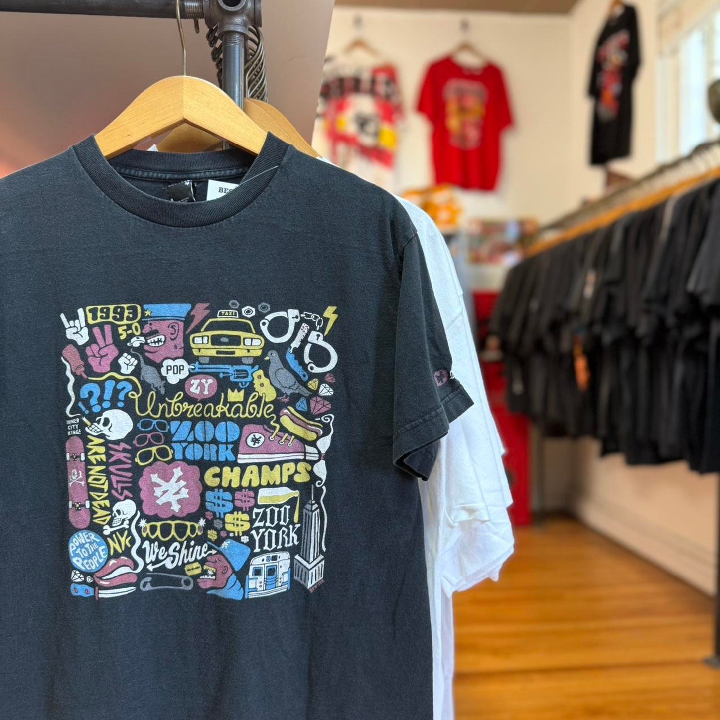 Vintage Y2K Zoo York Graffiti T-Shirt - Medium (W)