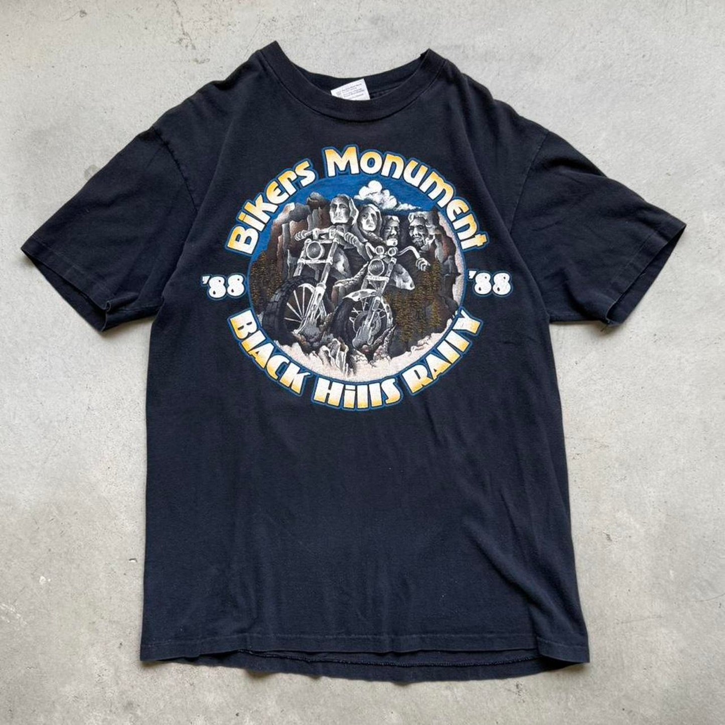 Vintage 1988 Black Hills Rally Bikers Monument Motorcycle T-Shirt - Large