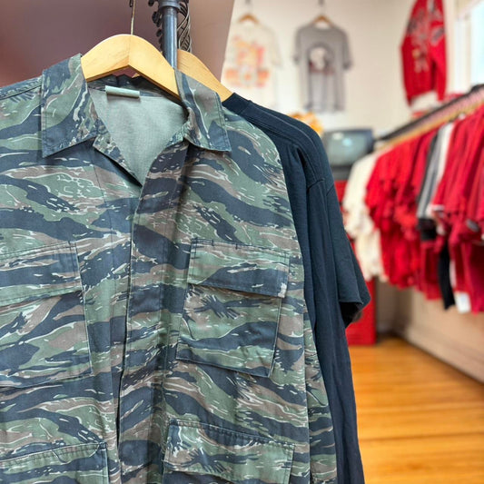 Vintage 90s Camo Camouflage Pocketed Shirt - Large