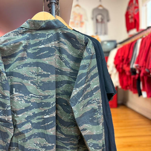 Vintage 90s Camo Camouflage Pocketed Shirt - Large