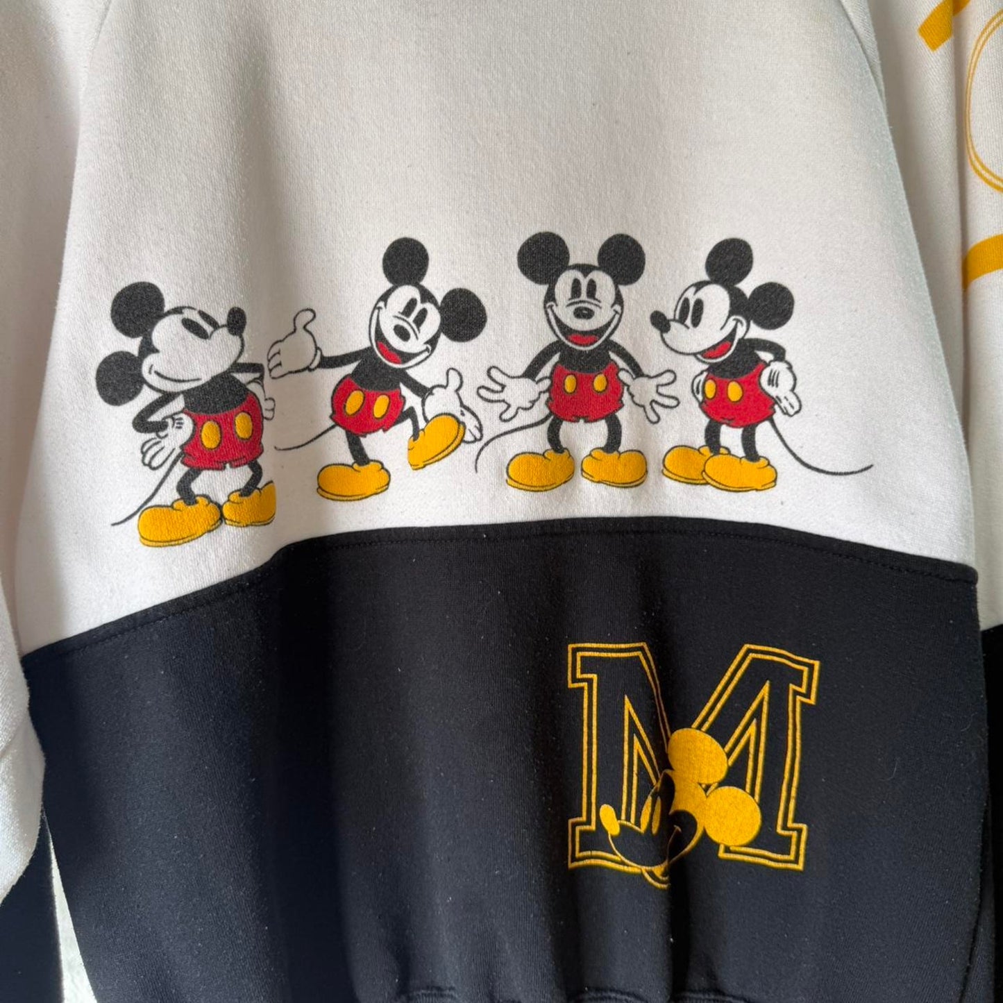 Vintage 90s Mickey Mouse Disney Cartoon Crewneck - Small