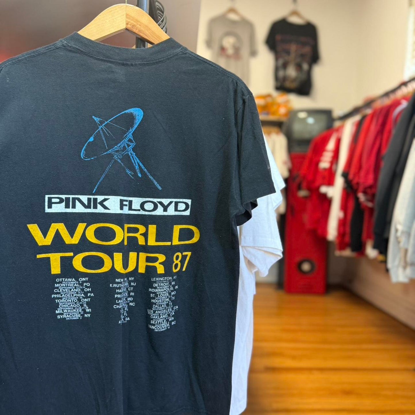 Vintage 1987 Pink Floyd World Tour Band T-Shirt - Large