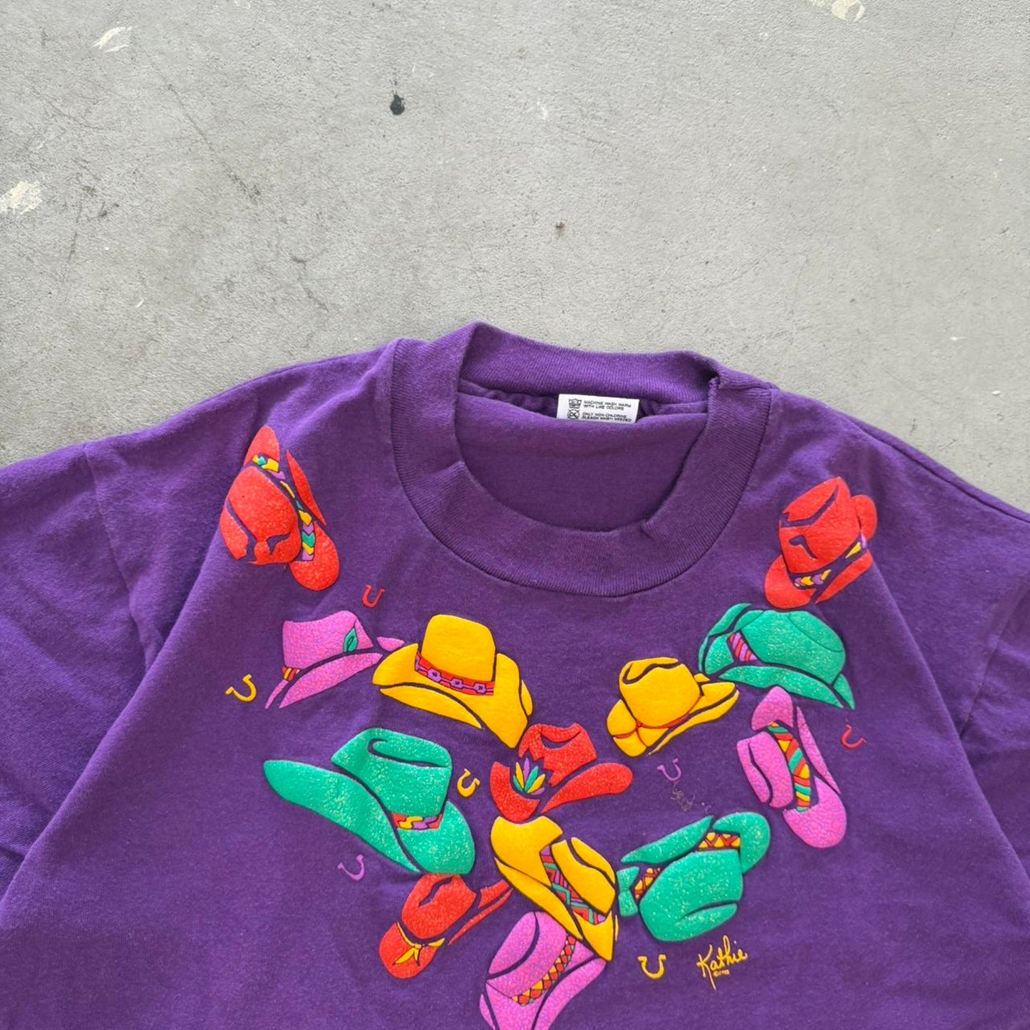 Vintage 90s Cowboy Hat Western Vibrant T-Shirt - Medium