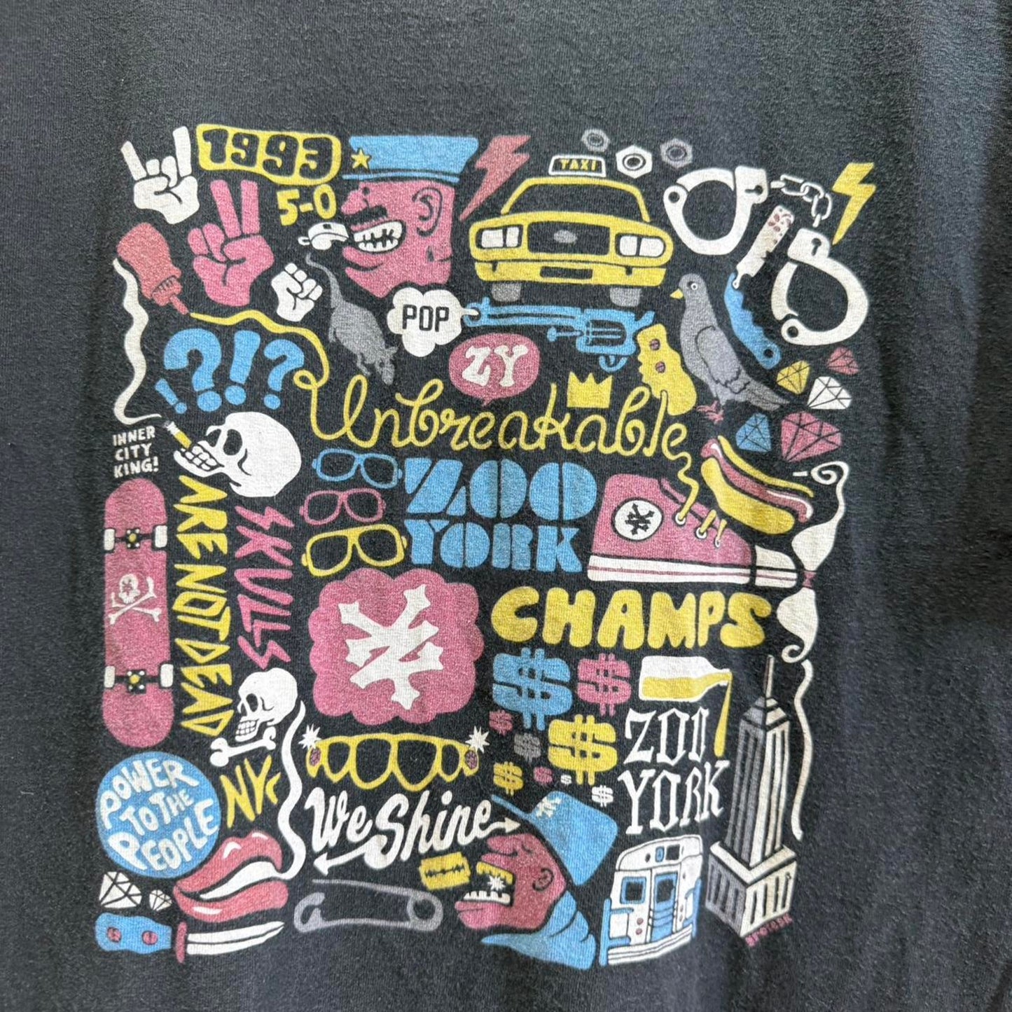 Vintage Y2K Zoo York Graffiti T-Shirt - Medium (W)
