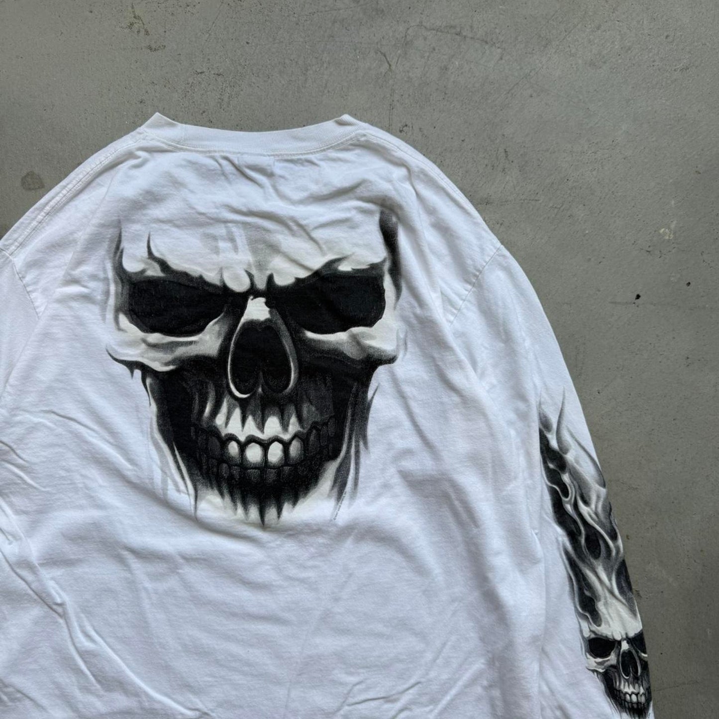 Vintage Y2K Flaming Skull Sleeve T-Shirt - X-Large
