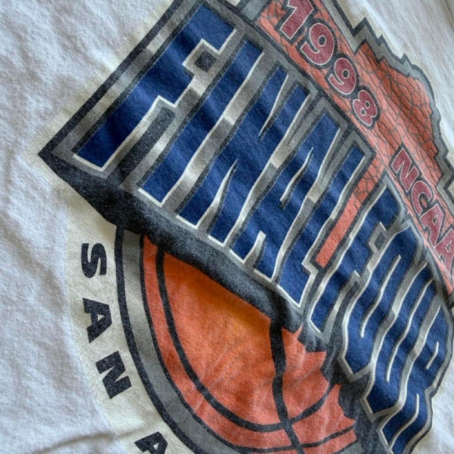 Vintage 1998 NCAA Final Four San Antonio Basketball T-Shirt - Large