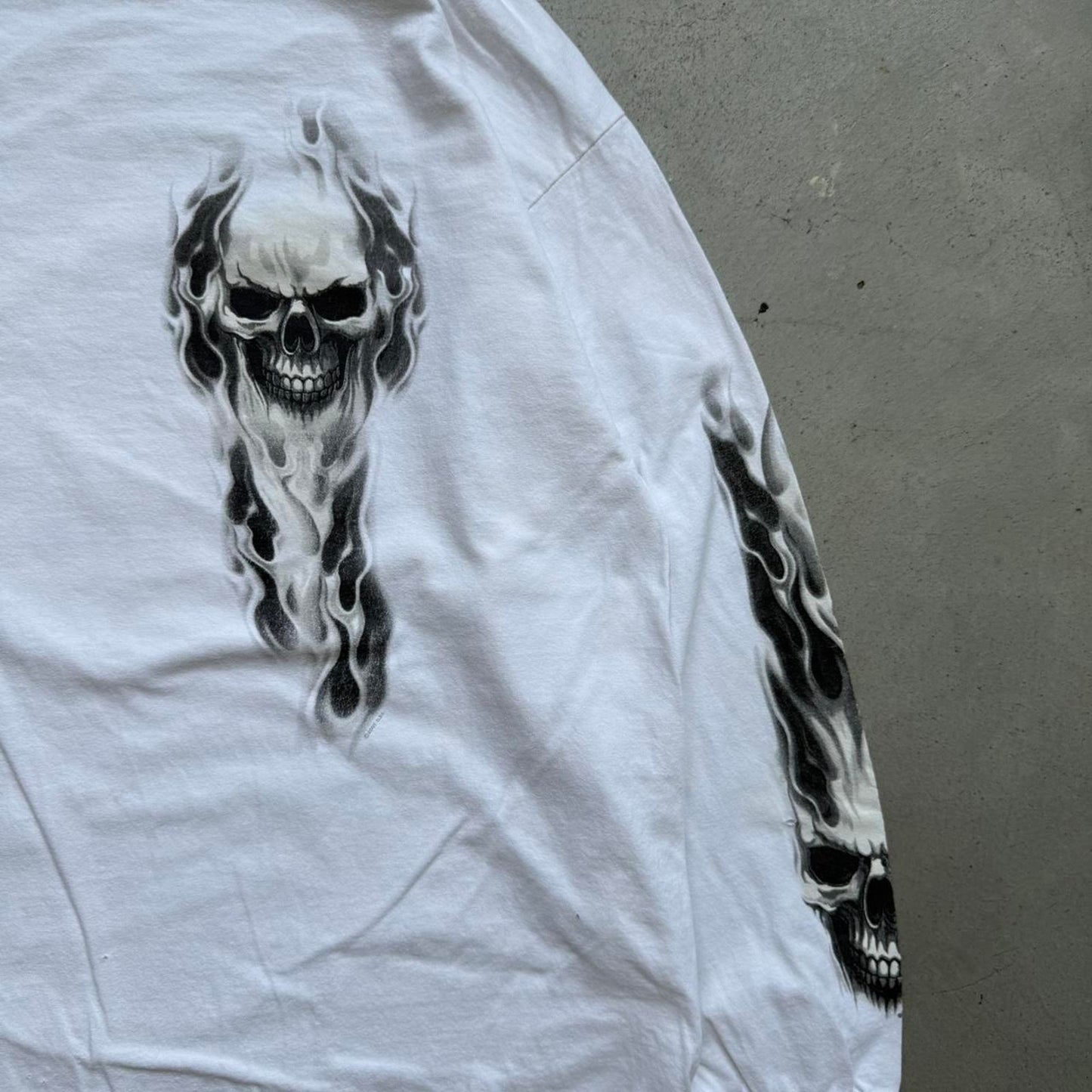 Vintage Y2K Flaming Skull Sleeve T-Shirt - X-Large