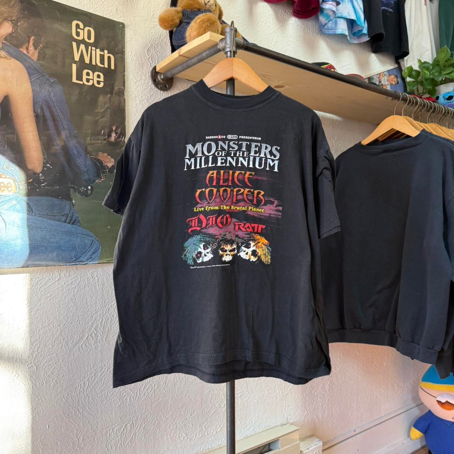 Vintage 2001 Monsters of the Millenium Alice Cooper, Dio, and Ratt Band T-Shirt - X-Large