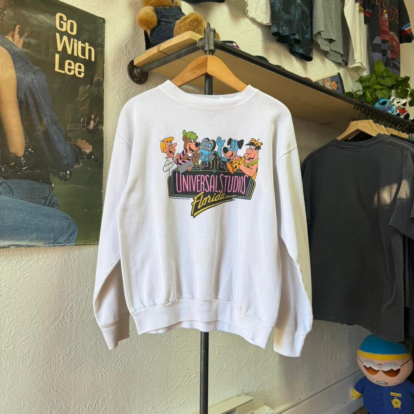 Vintage 90s Universal Studios Flintstones Cartoon Cast Crewneck - Large