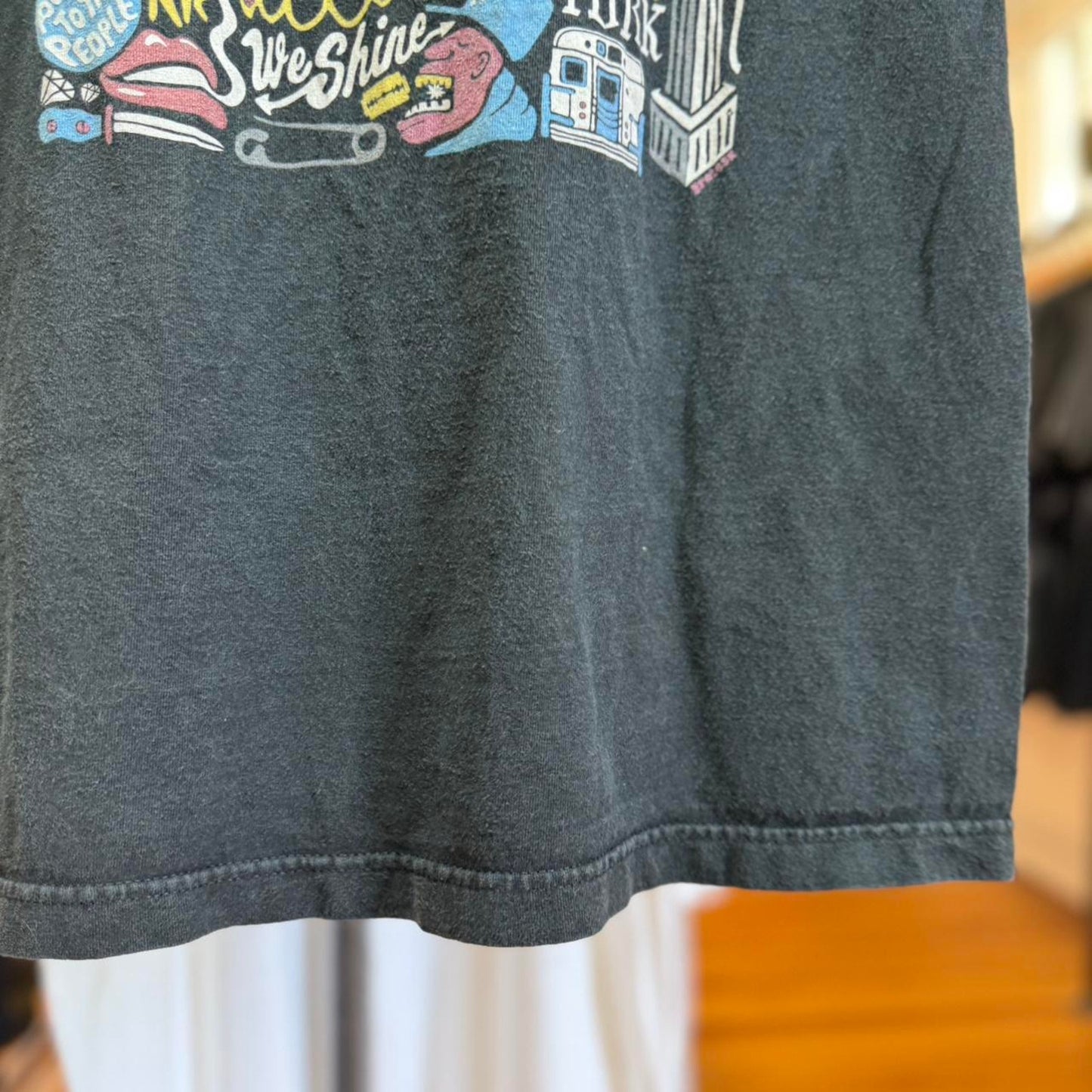 Vintage Y2K Zoo York Graffiti T-Shirt - Medium (W)