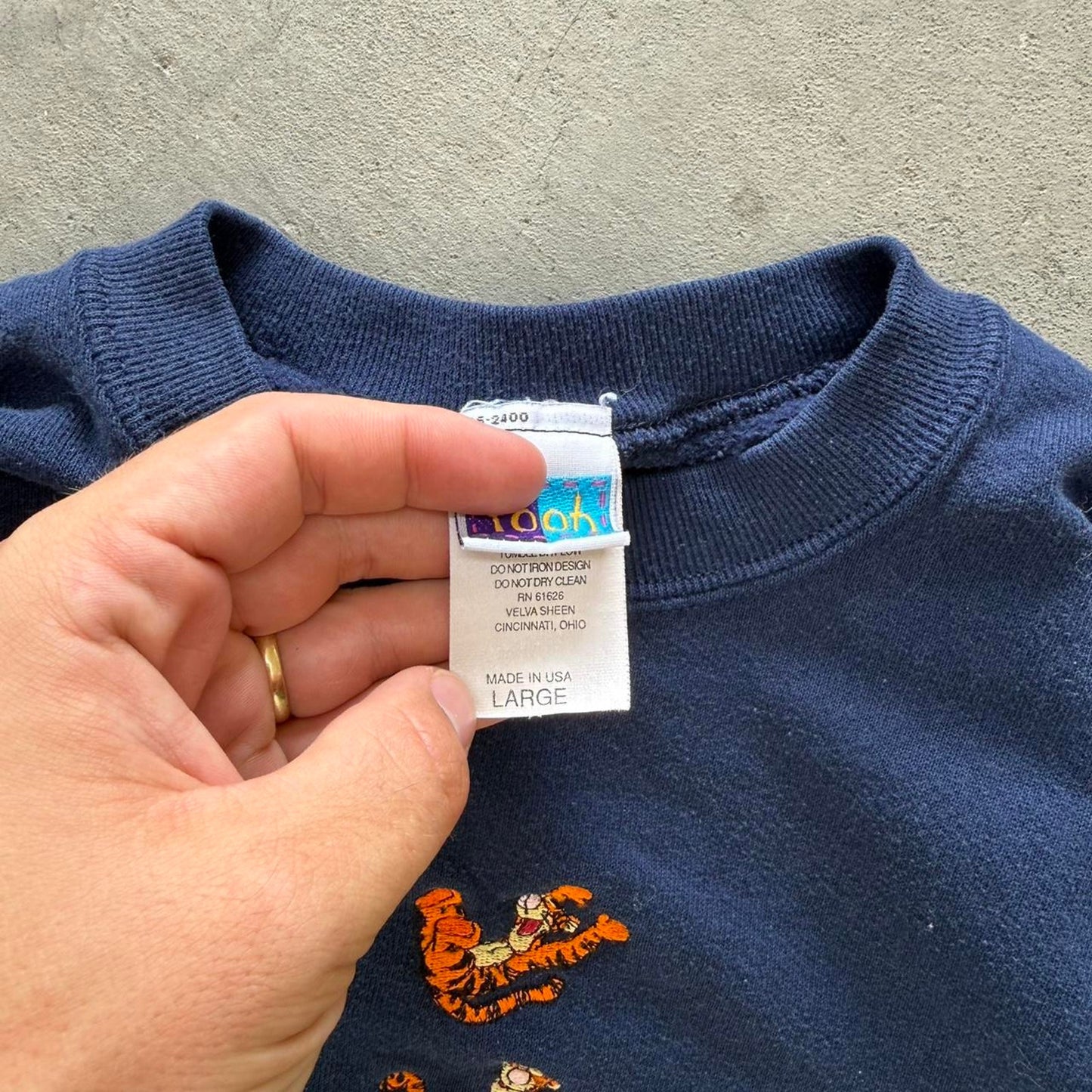 Vintage 90s Disney Tigger Winnie the Pooh Crewneck - Large