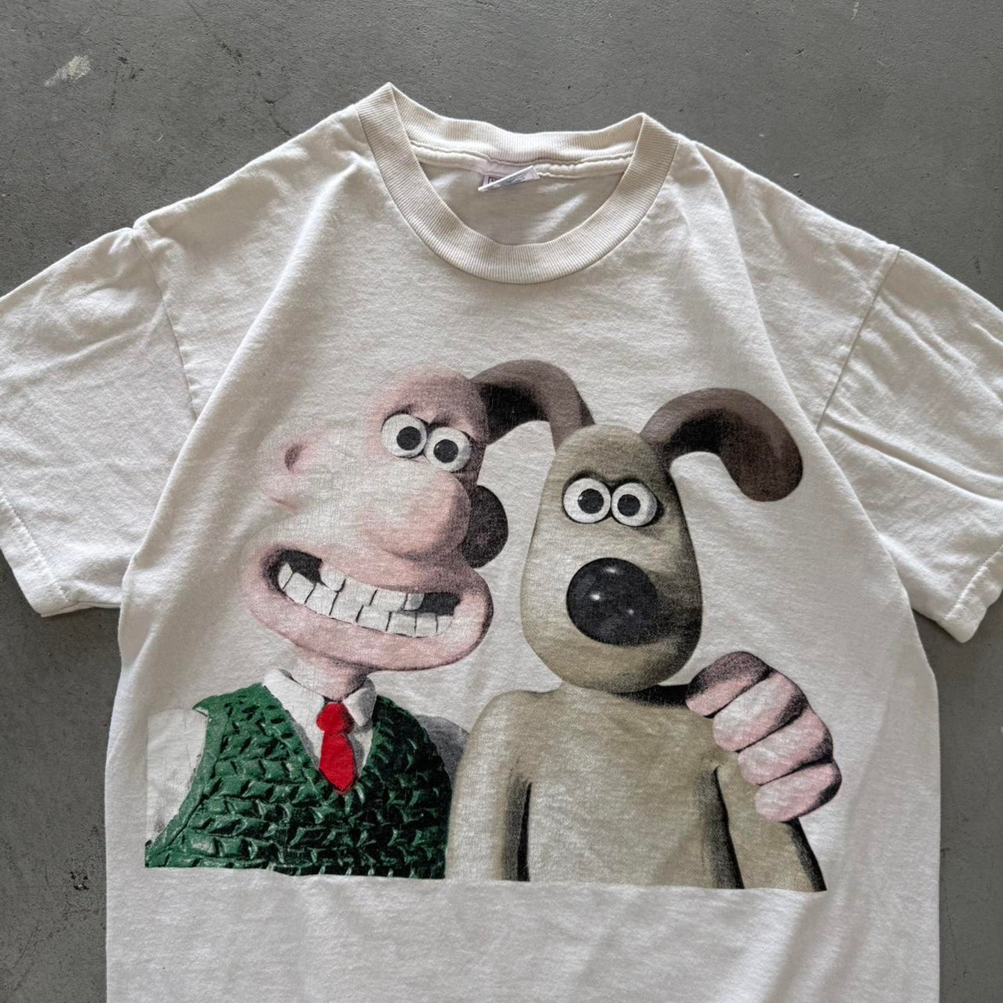 Vintage 90s Wallace and Gromit Character T-Shirt - Medium